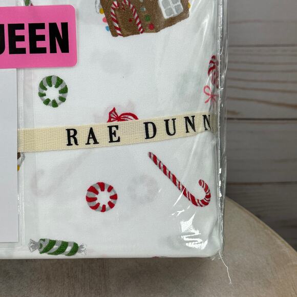 Rae Dunn by Enchante Merry Christmas Gingerbread House Candy Cane Queen Sheets - Picture 6 of 8